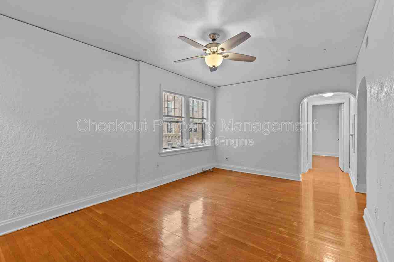 7338 Forsyth Blvd - Photo 4 of 12