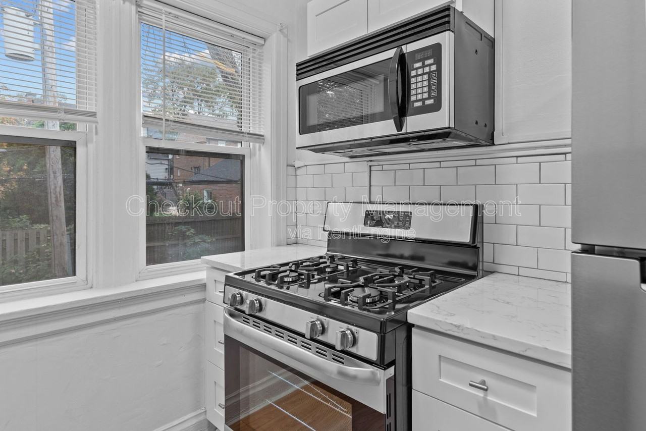 7338 Forsyth Blvd - Photo 6 of 12