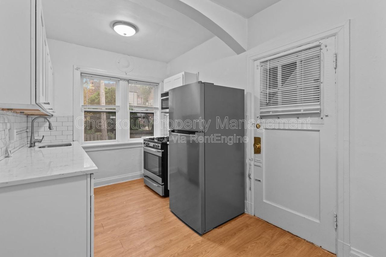 7338 Forsyth Blvd - Photo 7 of 12