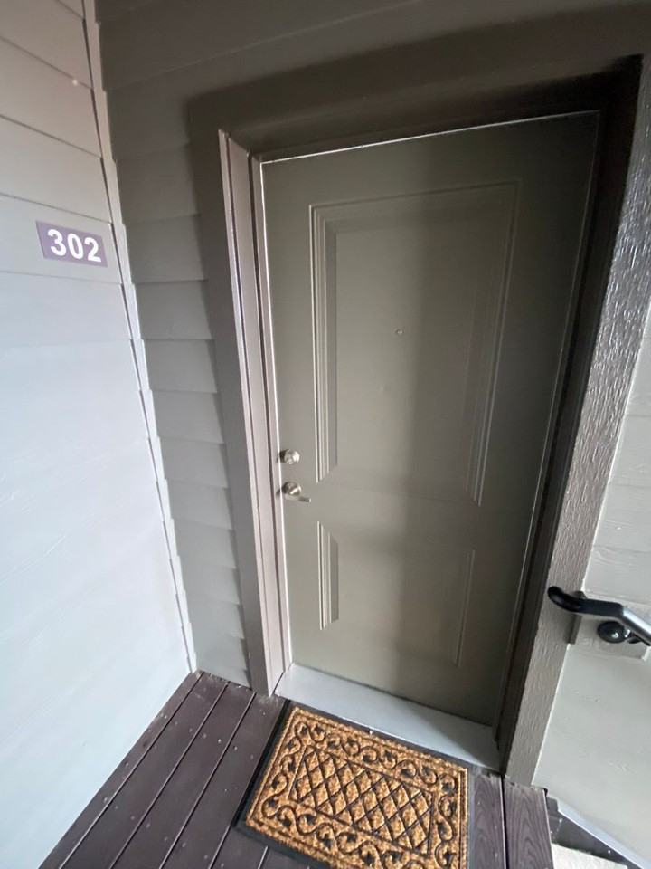 4245 Hawthorne Ave Ne #302 - Photo 3 of 19