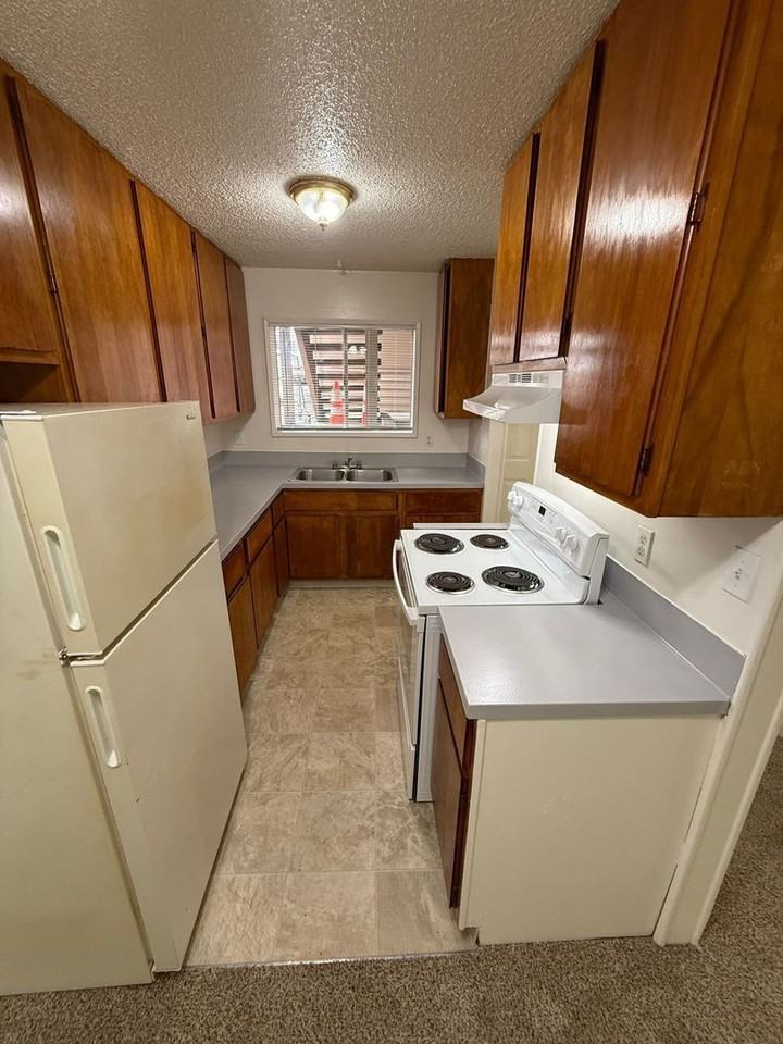 528 Sw Levens St #2 - Photo 6 of 19