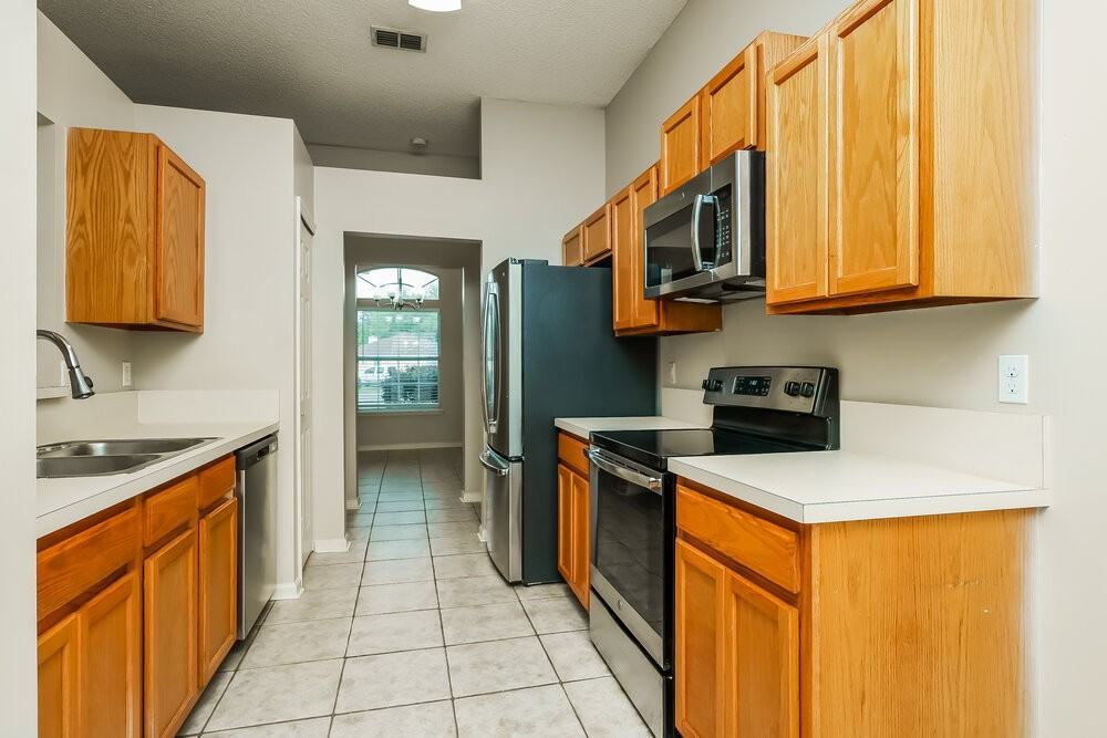 7811 Invermere Blvd N - Photo 6 of 16