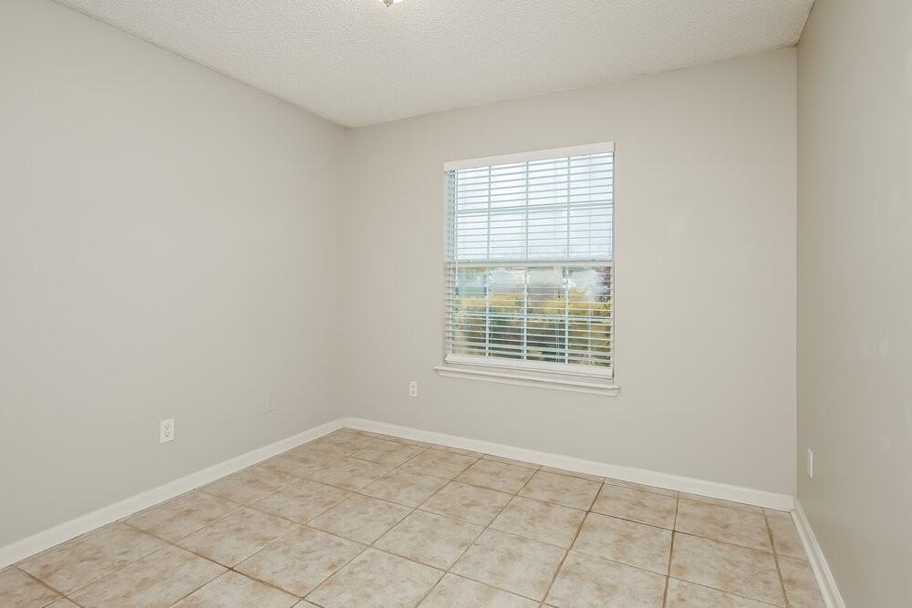 7811 Invermere Blvd N - Photo 7 of 16