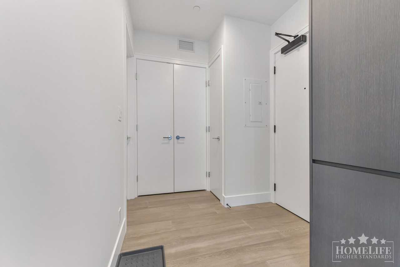 1342 Johnston Rd - Photo 3 of 24