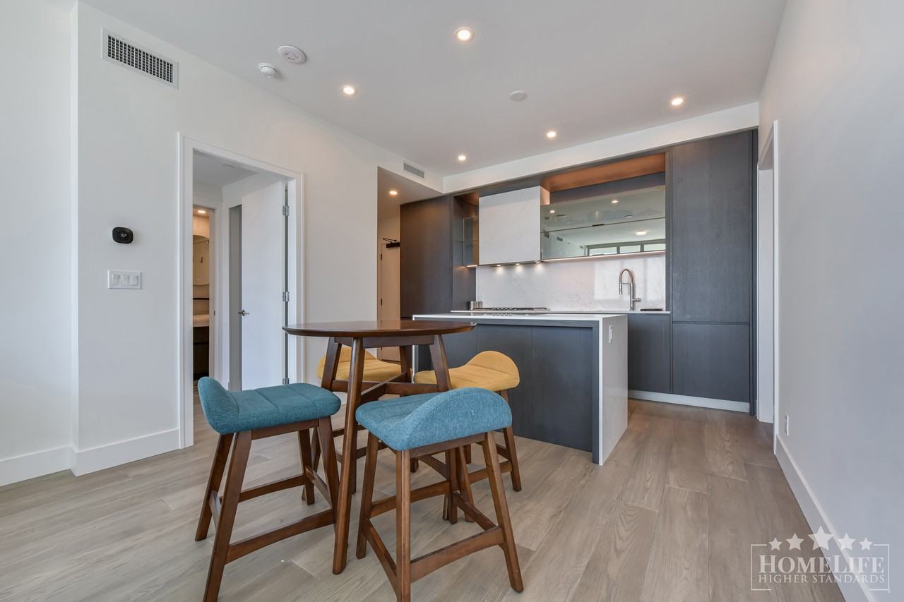 1342 Johnston Rd - Photo 5 of 24