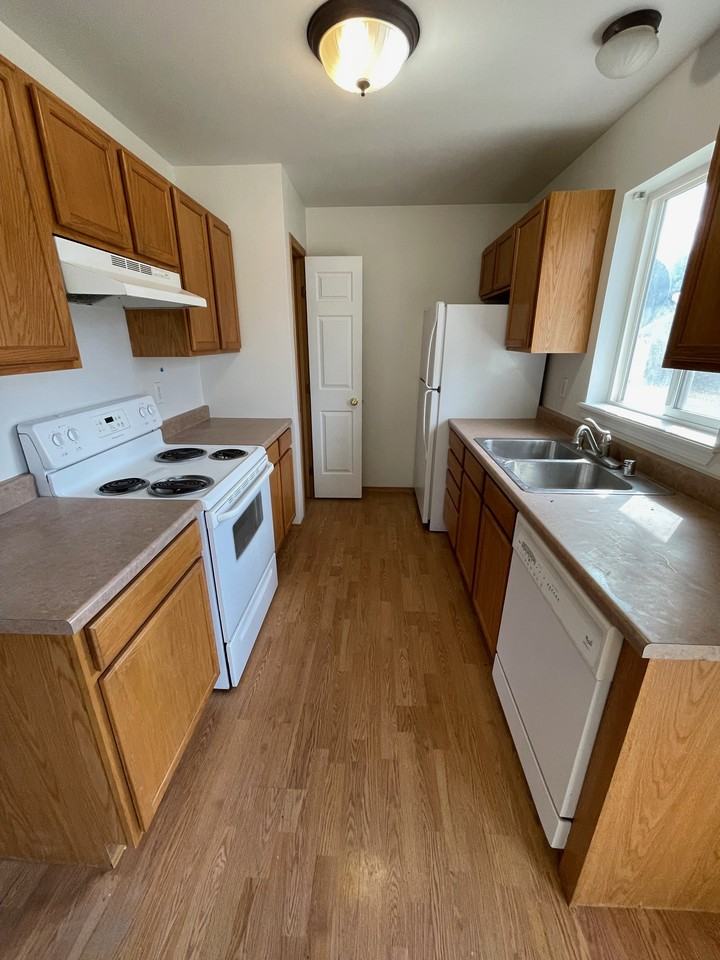 425 W Shore Dr #1 - Photo 2 of 18