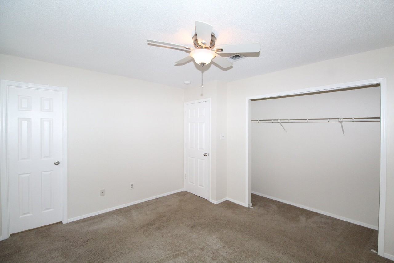 8126 Crystal Wells Pl - Photo 6 of 16