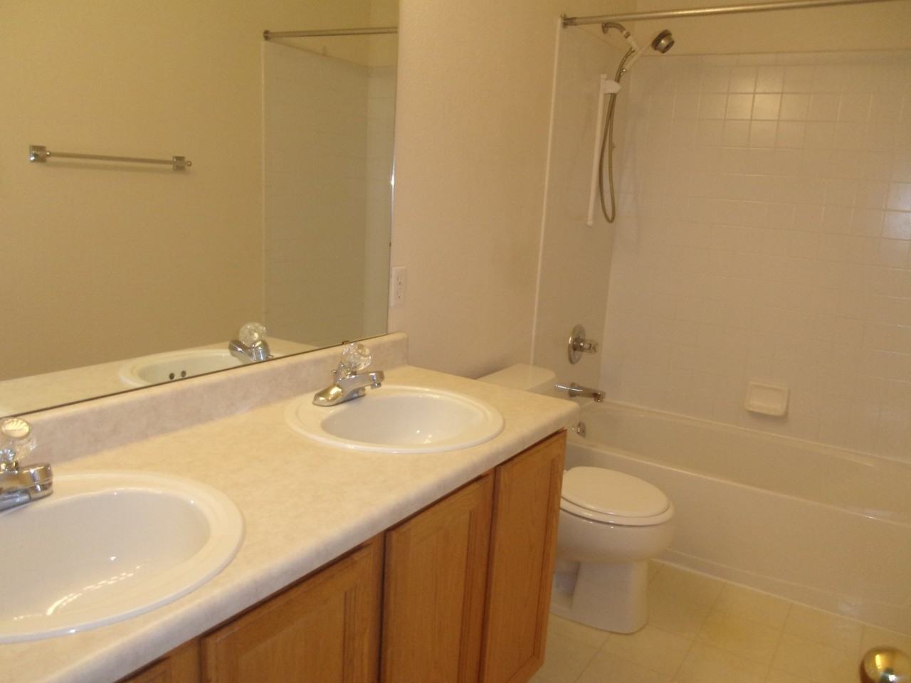 2235 Ashwood Pl - Photo 5 of 30