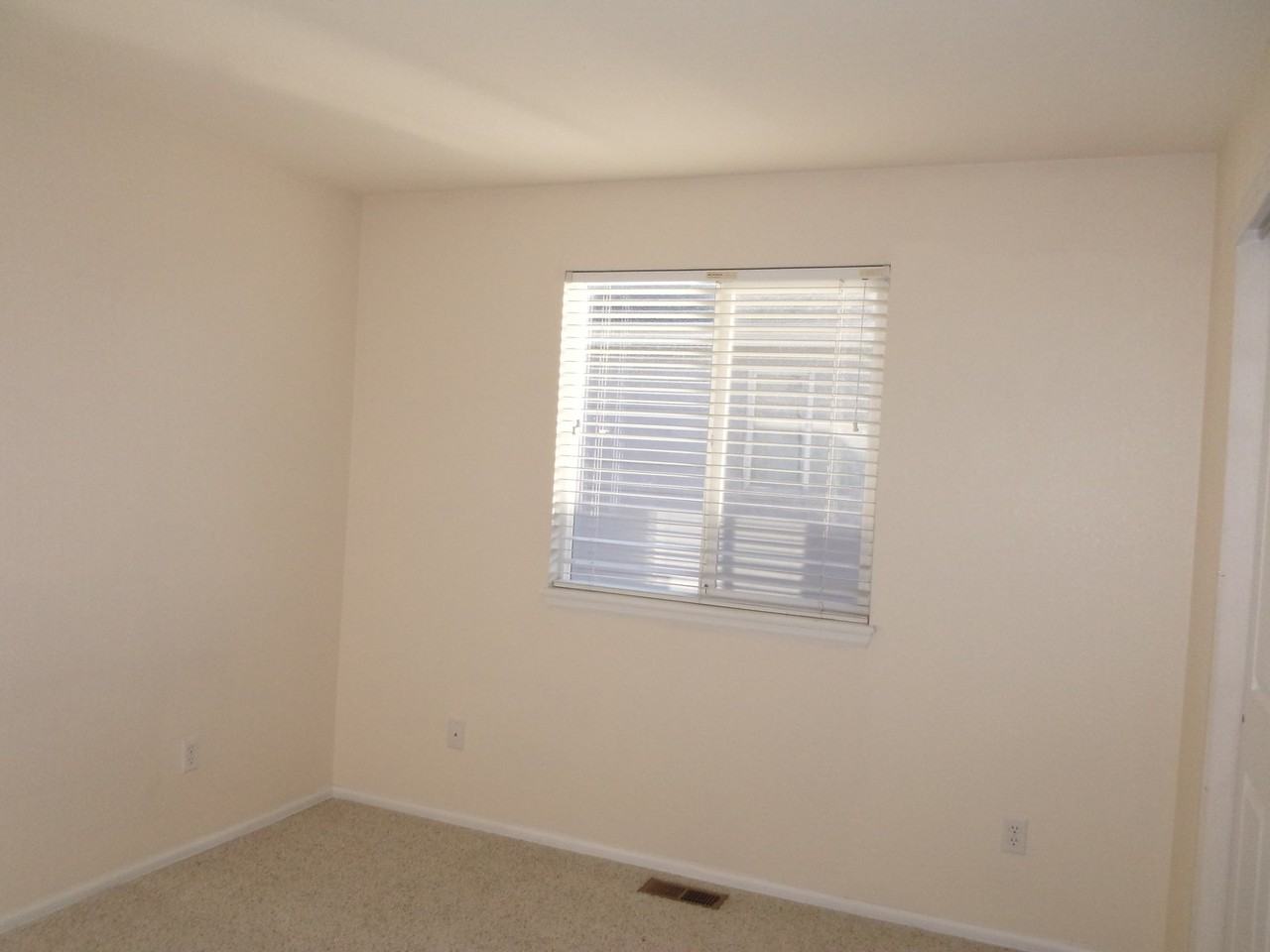 2235 Ashwood Pl - Photo 7 of 30