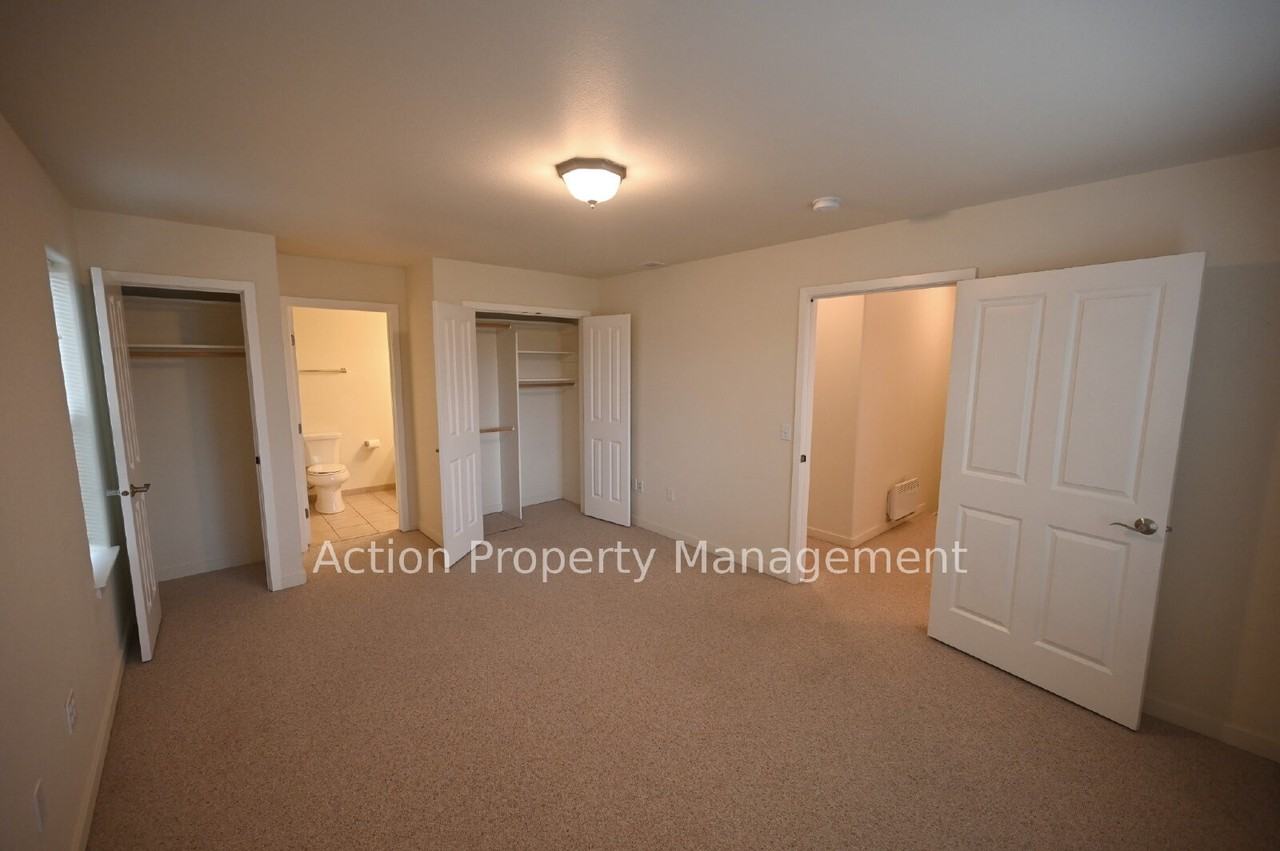 813 E Cedar St - Photo 6 of 20