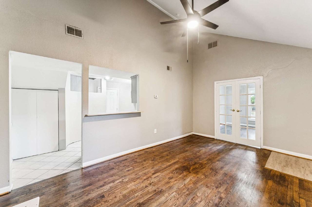 2709 S 51st Ct - Photo 4 of 43