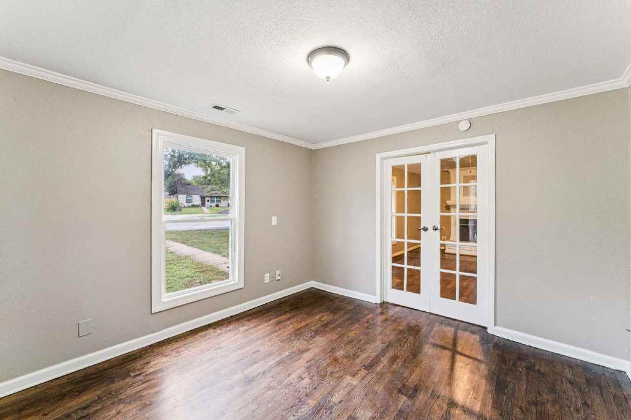 2709 S 51st Ct - Photo 7 of 43