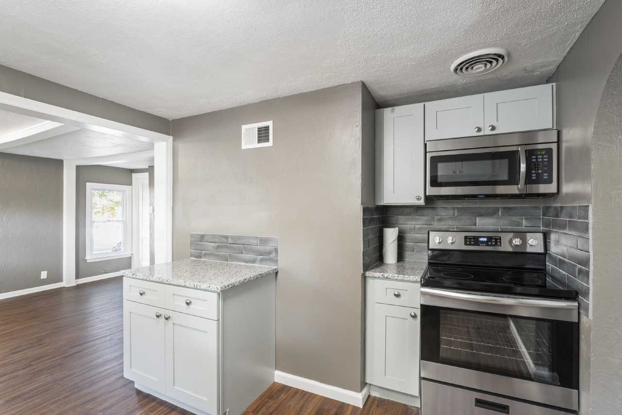 2807 N 52nd St - Photo 2 of 21