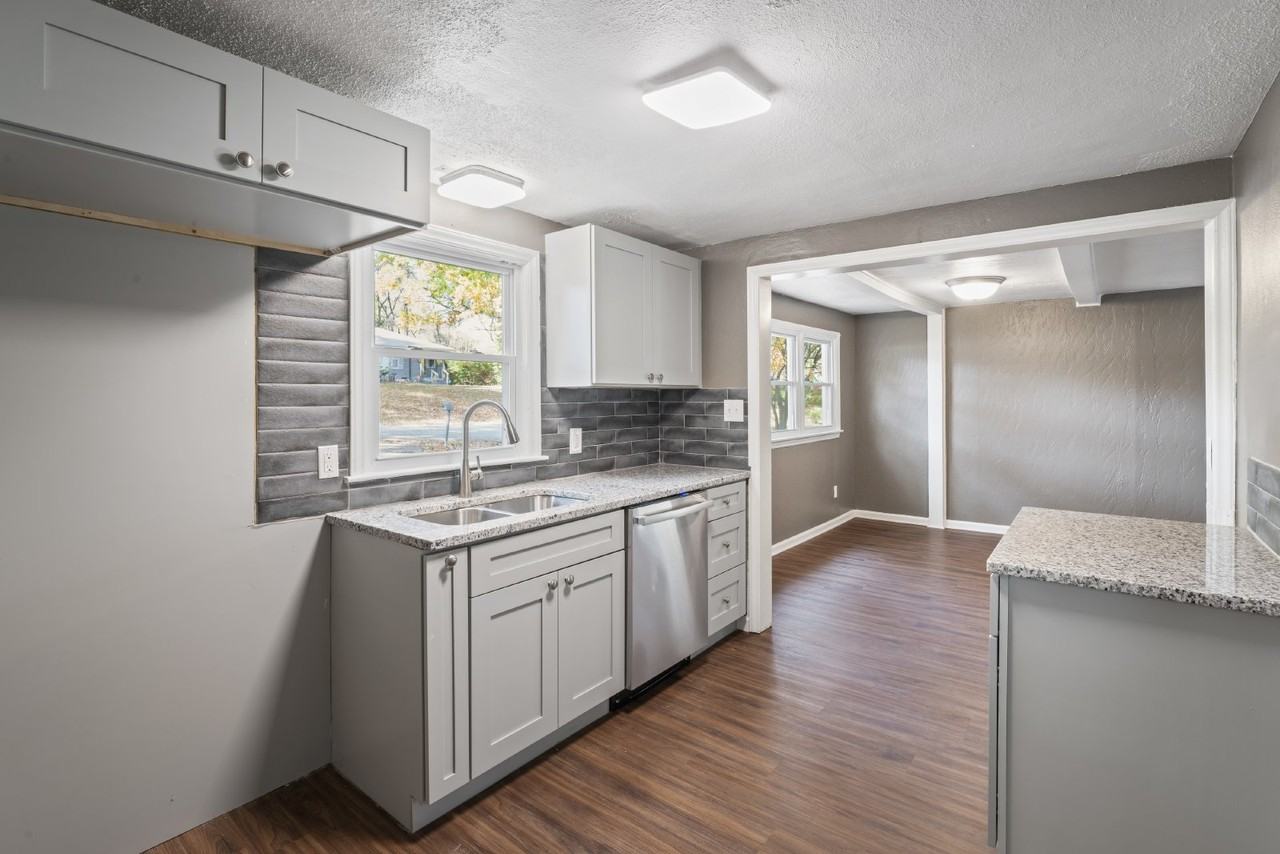 2807 N 52nd St - Photo 3 of 21