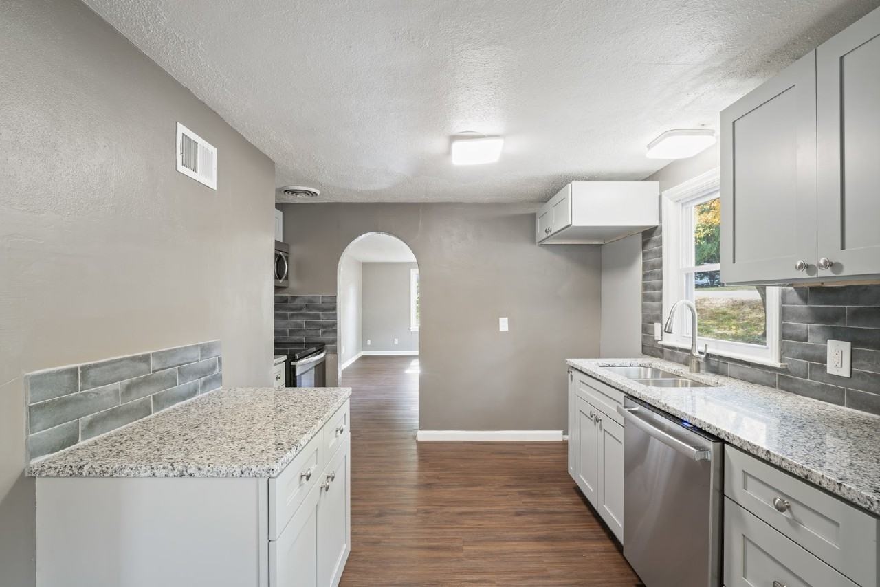 2807 N 52nd St - Photo 4 of 21