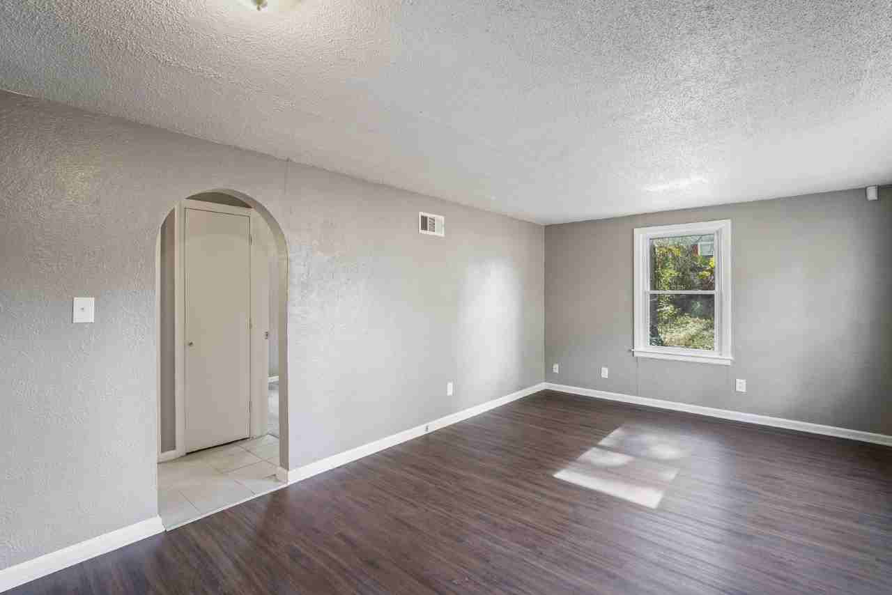 2807 N 52nd St - Photo 6 of 21