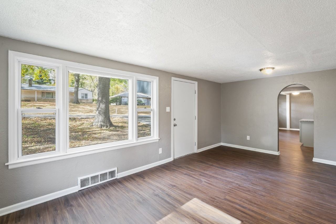 2807 N 52nd St - Photo 7 of 21