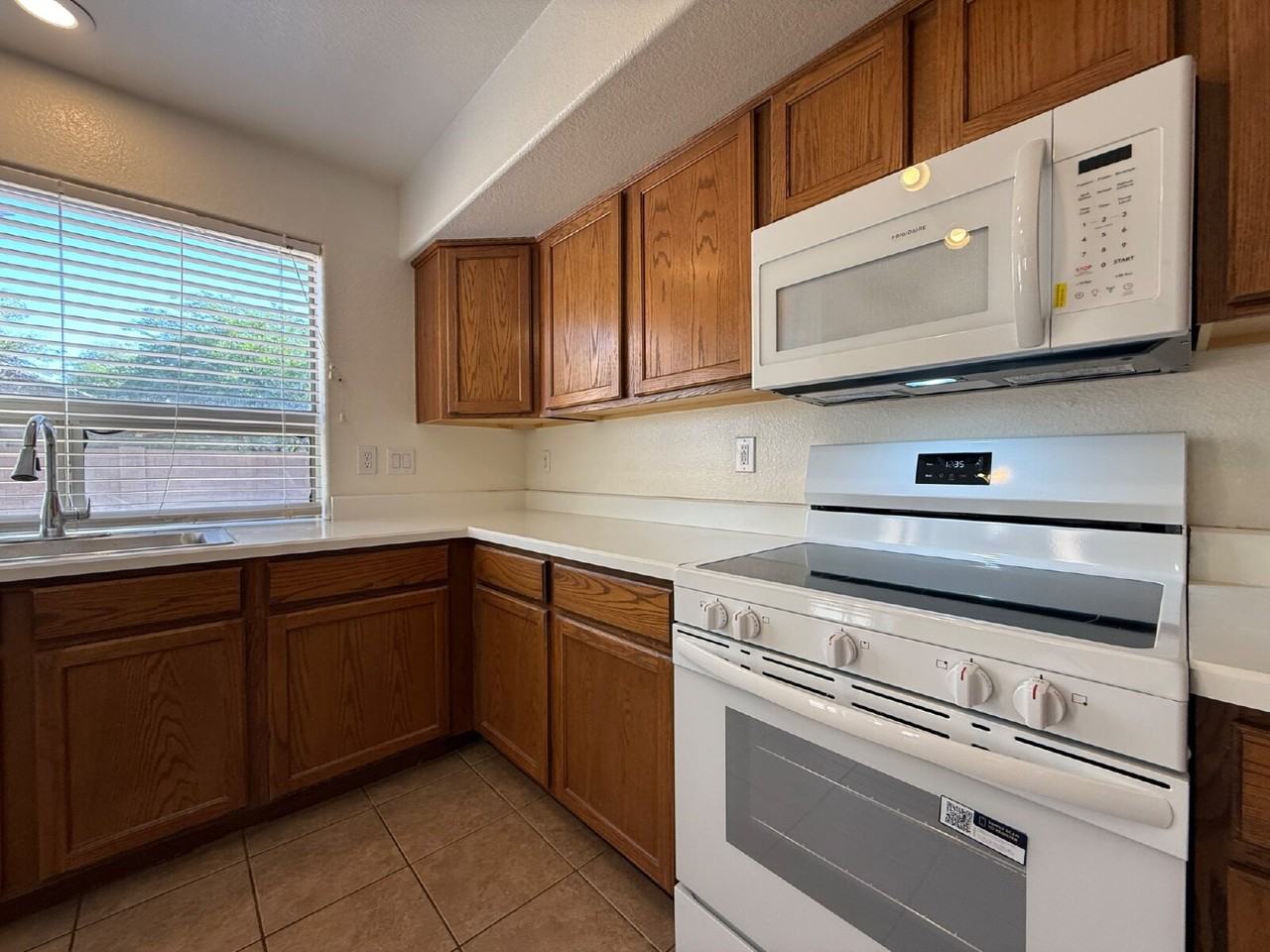 16649 W Monte Cristo Ave - Photo 7 of 39