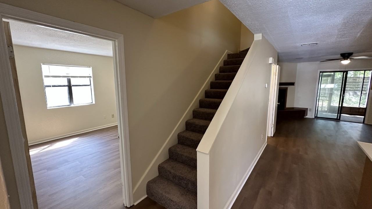 901 Brett Dr - Photo 3 of 15