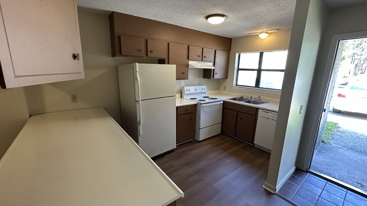 901 Brett Dr - Photo 4 of 15