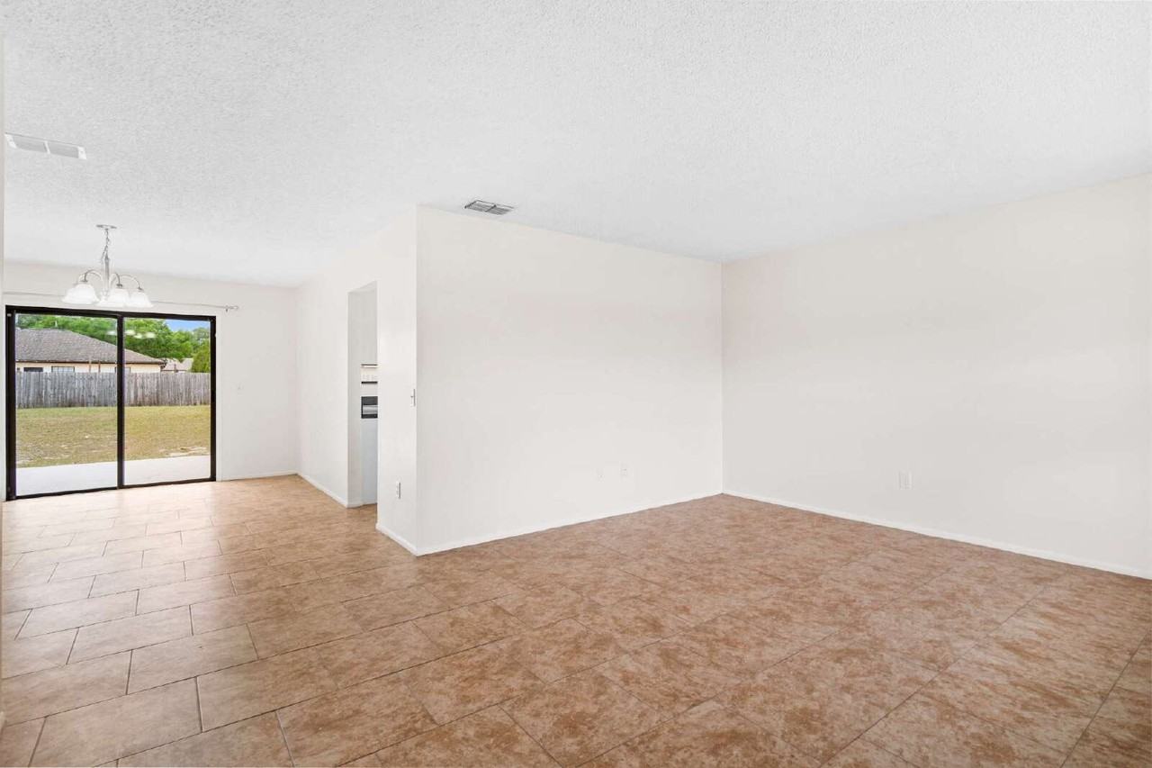 1016 Hickory Rd - Photo 6 of 32