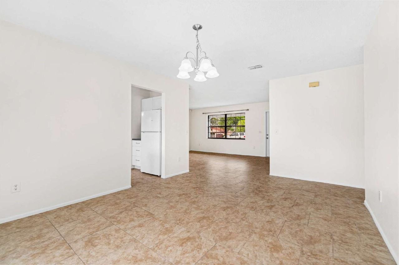 1016 Hickory Rd - Photo 7 of 32