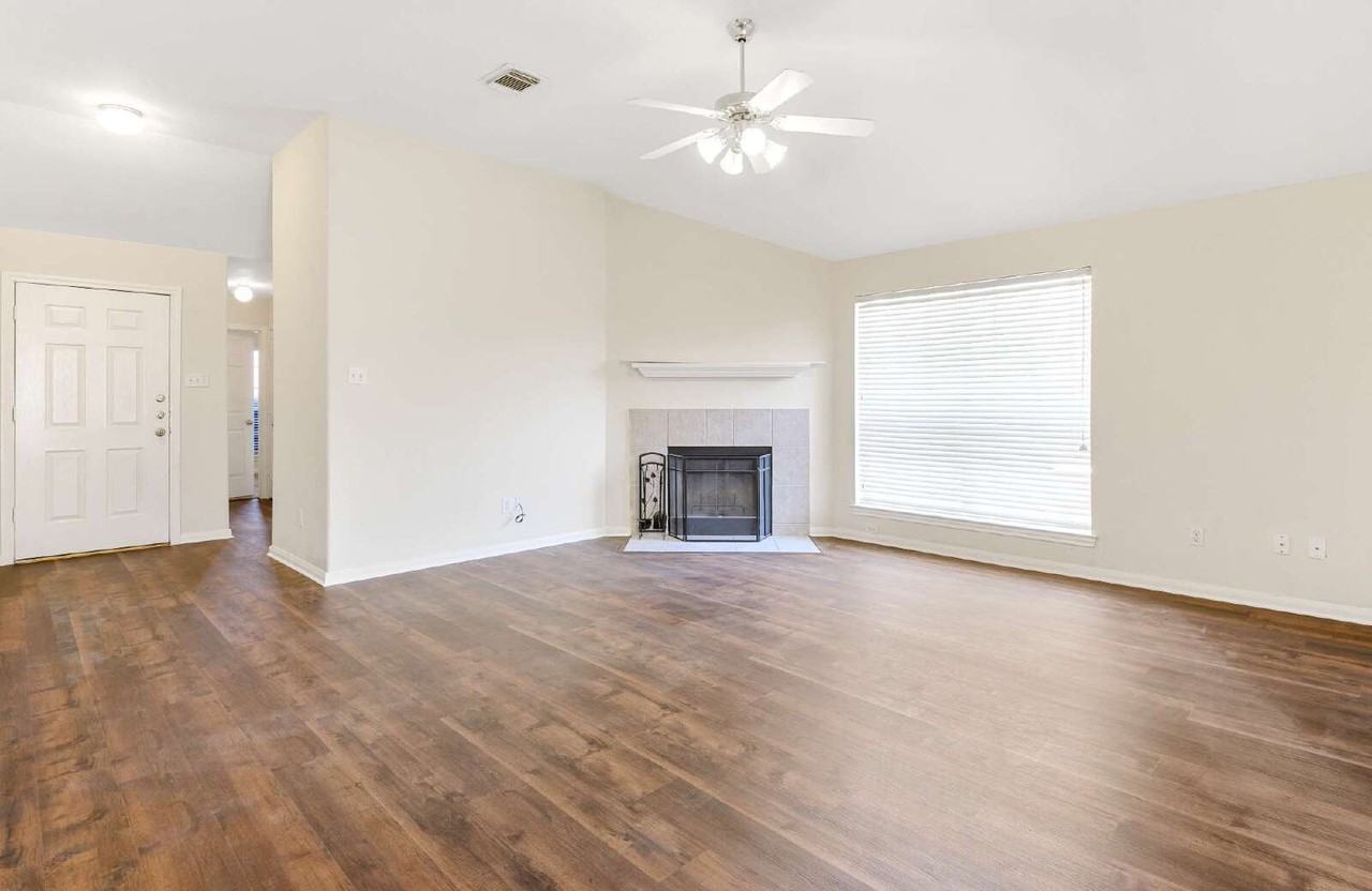 203 Paradise Ln - Photo 5 of 17