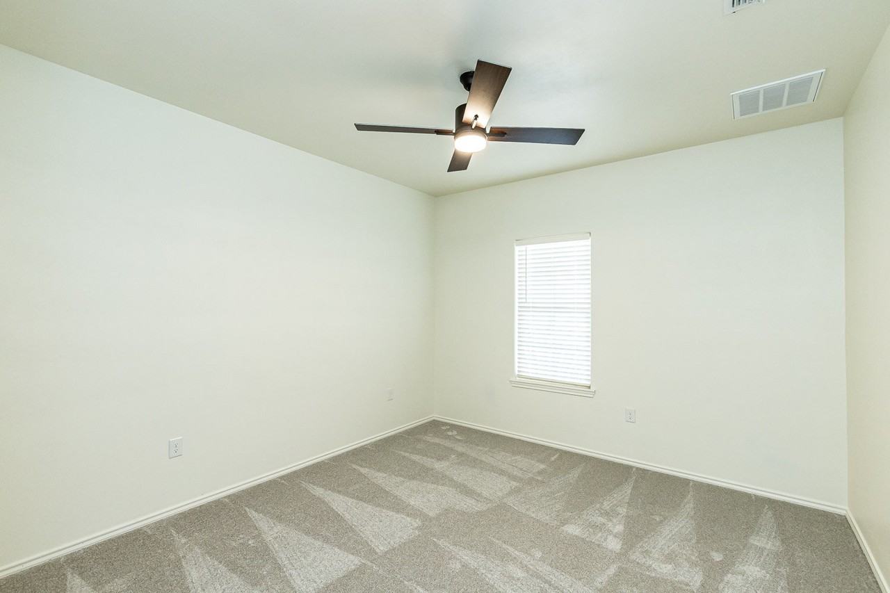 5549 Lehigh St - Photo 5 of 22