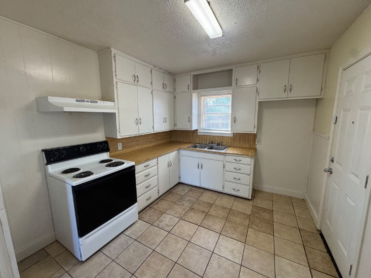 2011 38th St - Photo 3 of 7