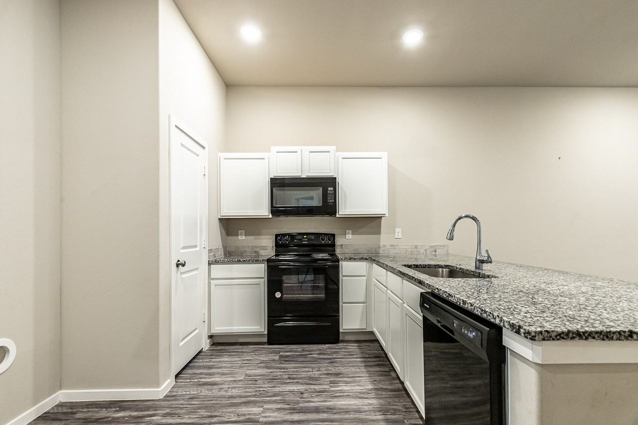 1901 Langford Ave - Photo 6 of 22