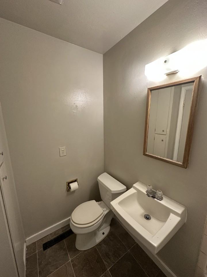 3423 W Good St - Photo 4 of 17