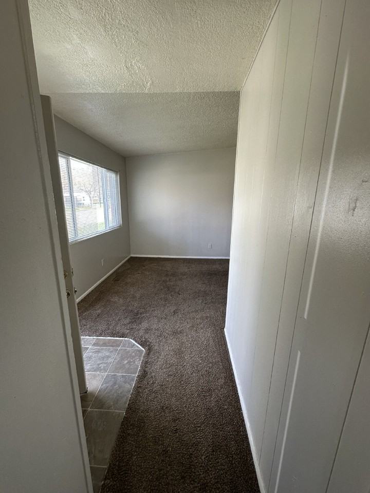 3423 W Good St - Photo 6 of 17