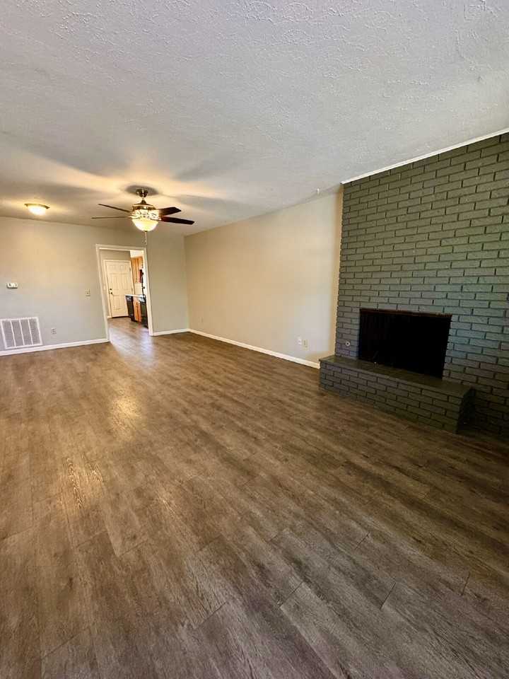 14897 Dutchmans Dr - Photo 2 of 15