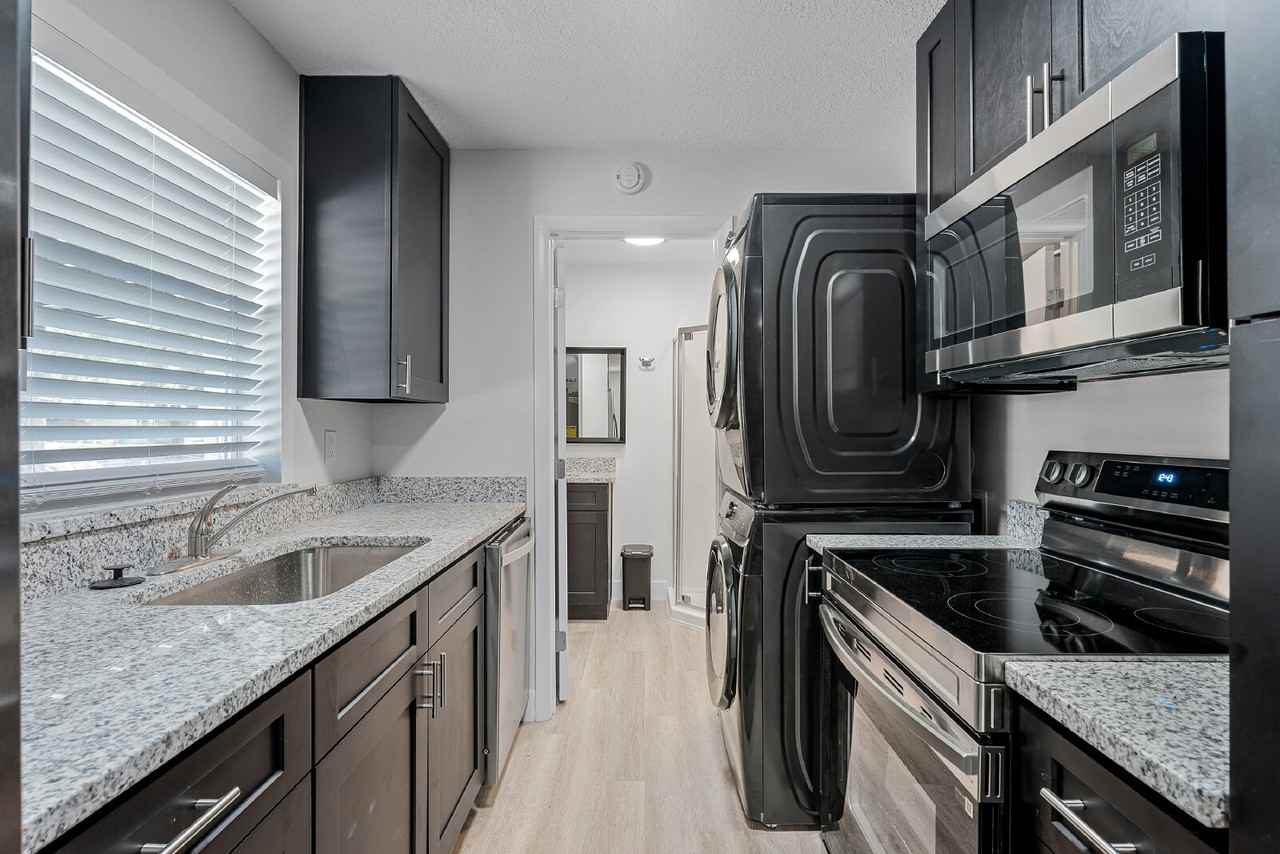 5251 Lanette St - Photo 2 of 9