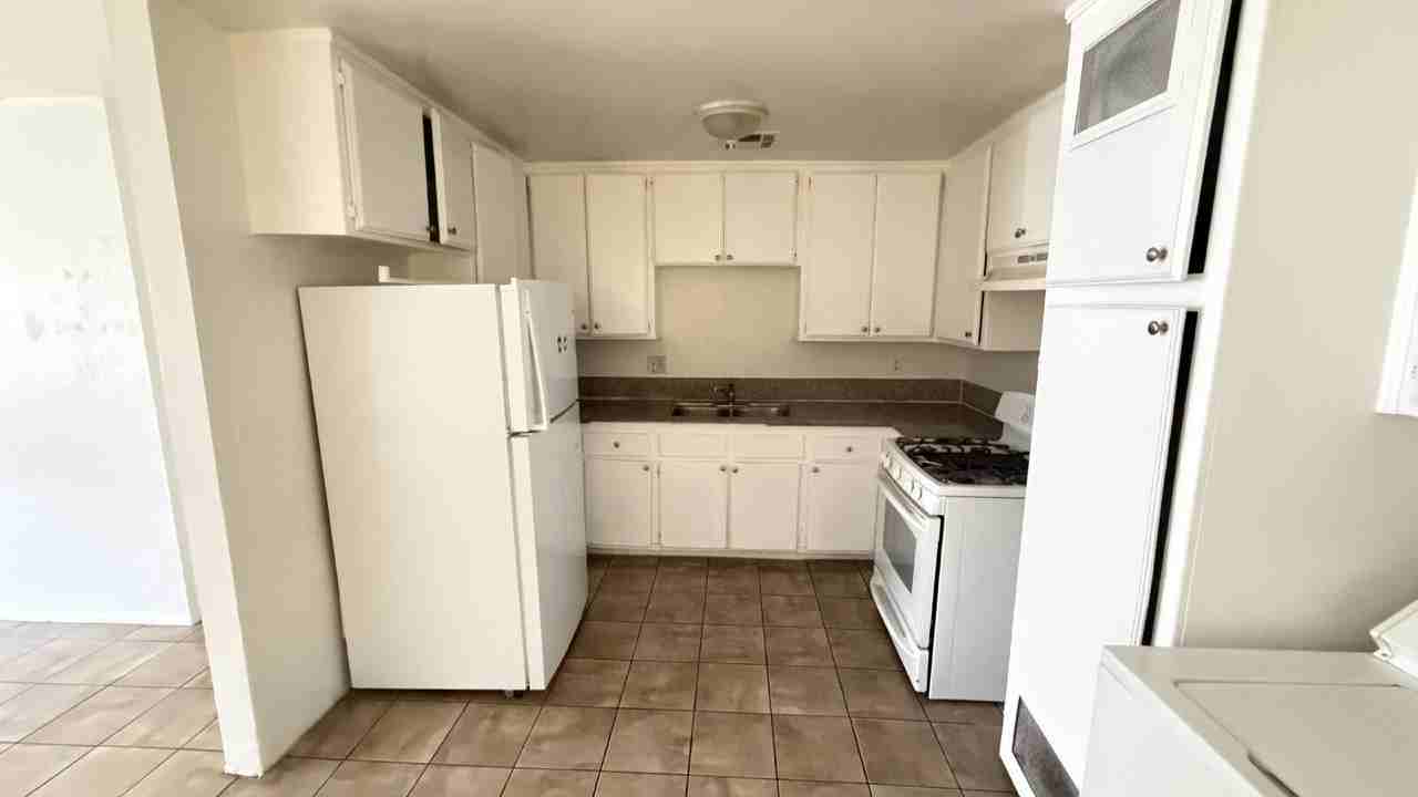 1316 E California Ave #D - Photo 4 of 10