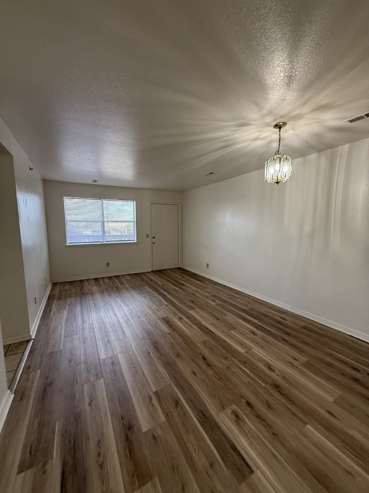 428 Kays Ln - Photo 2 of 13