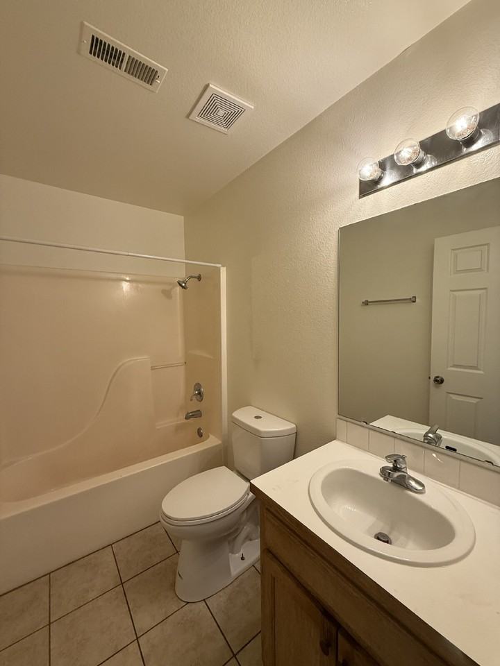 428 Kays Ln - Photo 7 of 13