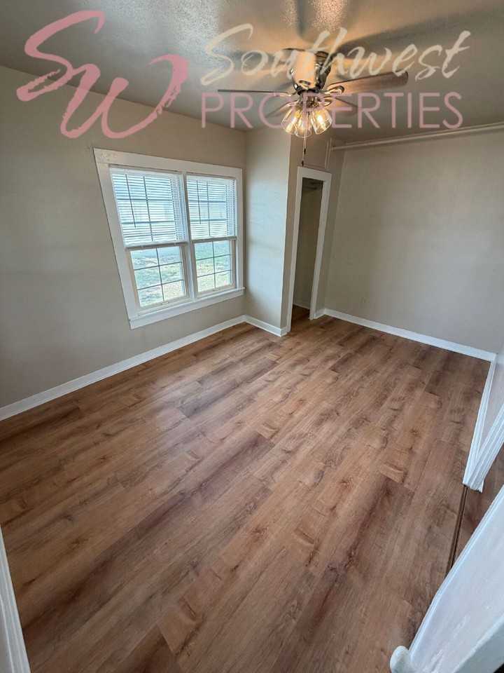 1295 N Graham St - Photo 6 of 11