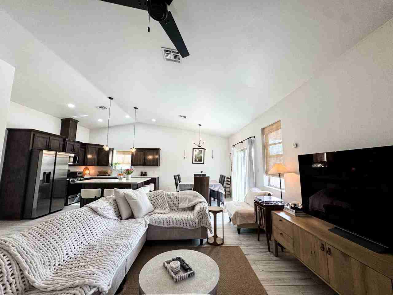 4377 W 16th Ln - Photo 5 of 37