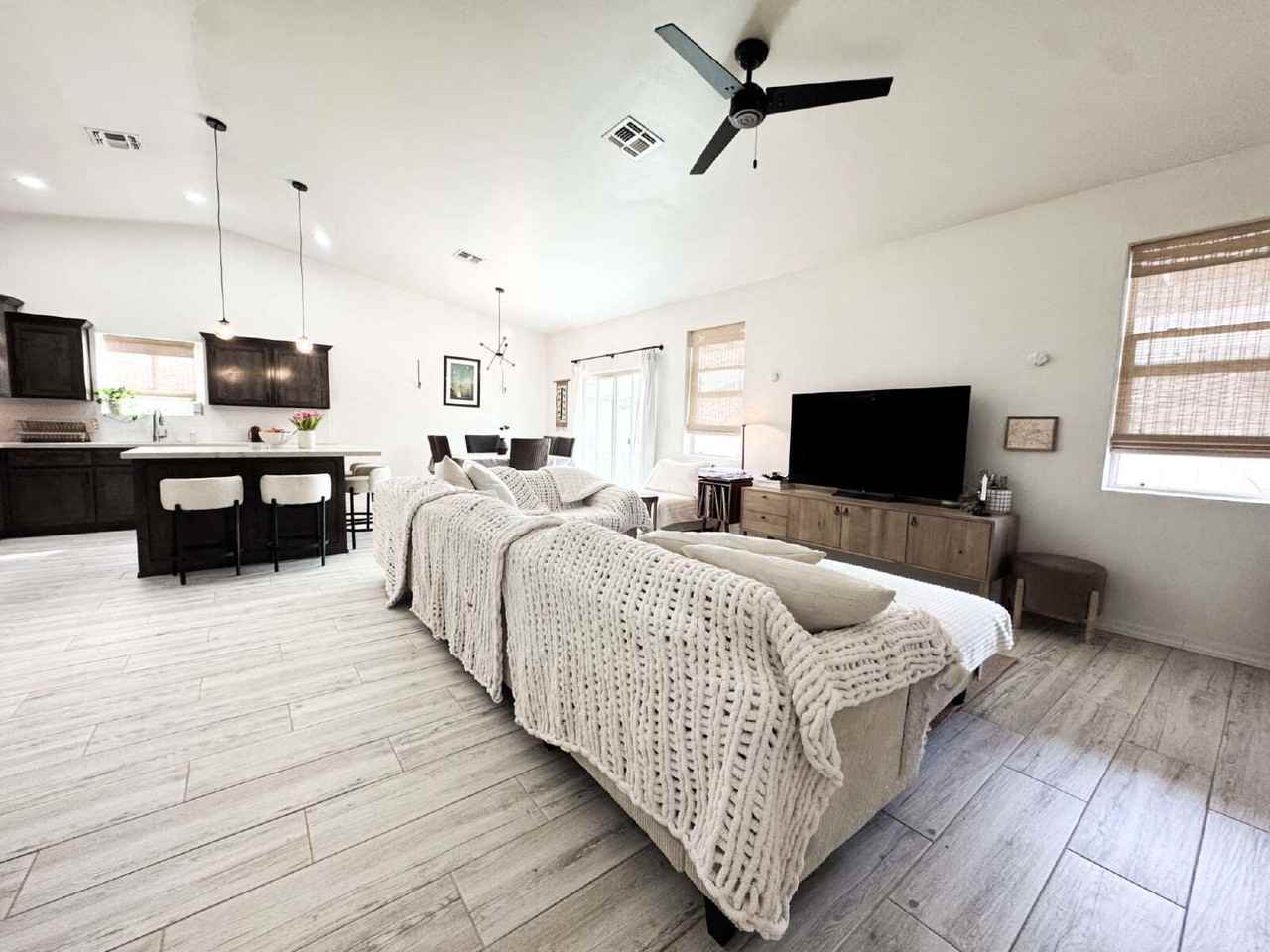 4377 W 16th Ln - Photo 6 of 37