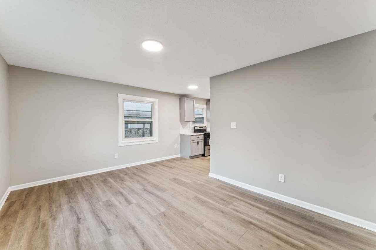 5118 Forest Ave - Photo 5 of 48