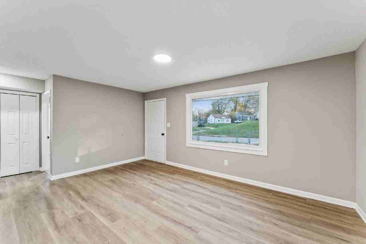 5118 Forest Ave - Photo 7 of 48