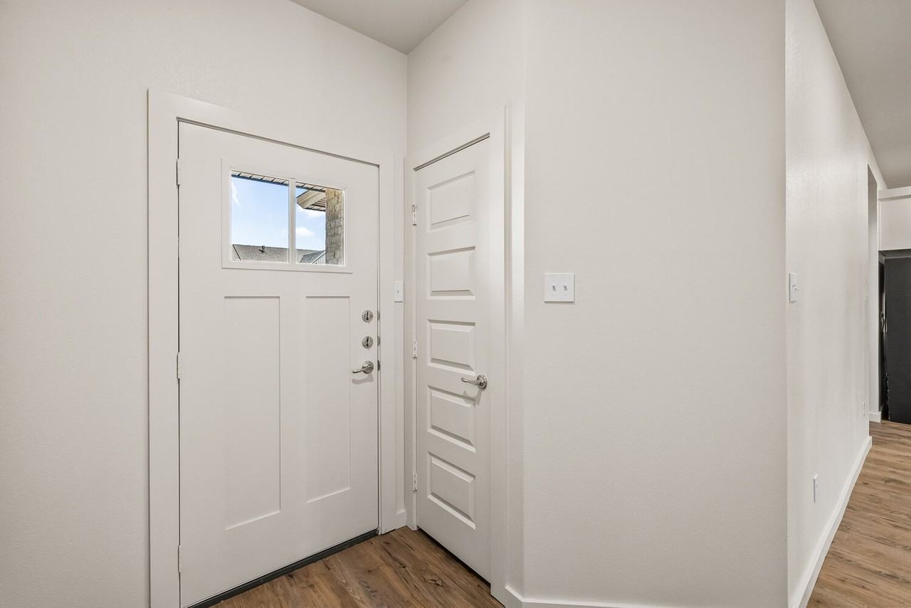 10914 Albany Ave - Photo 3 of 22