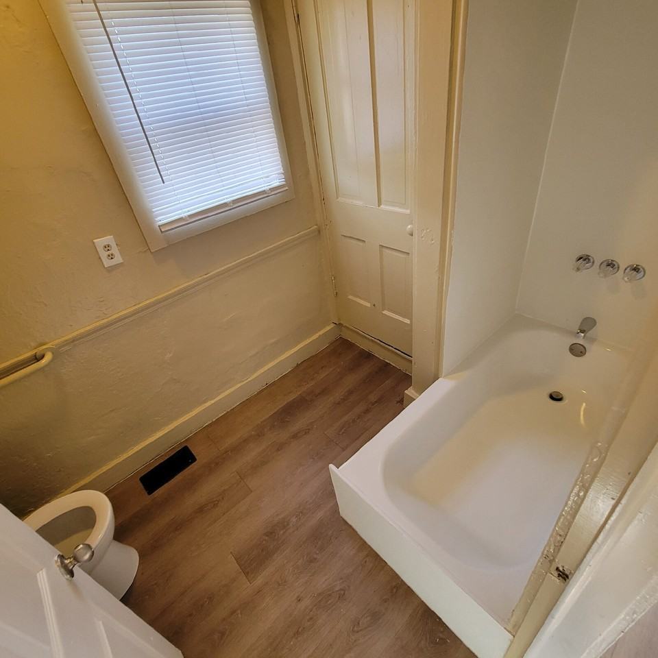 225 Trowbridge St - Photo 4 of 4