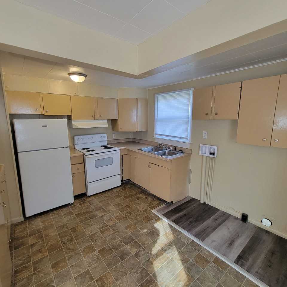 4850 E 17th St - Photo 6 of 6