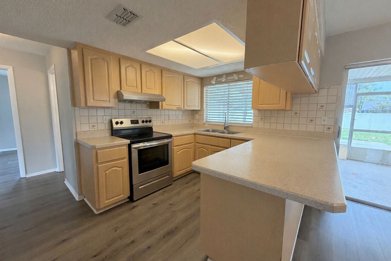 2032 Haulover Ave - Photo 5 of 18