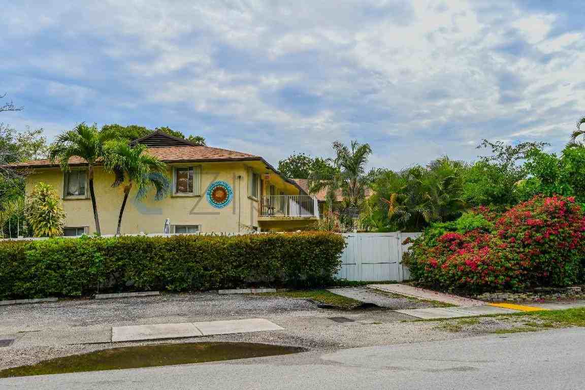 1250 Miami Rd - Photo 2 of 29