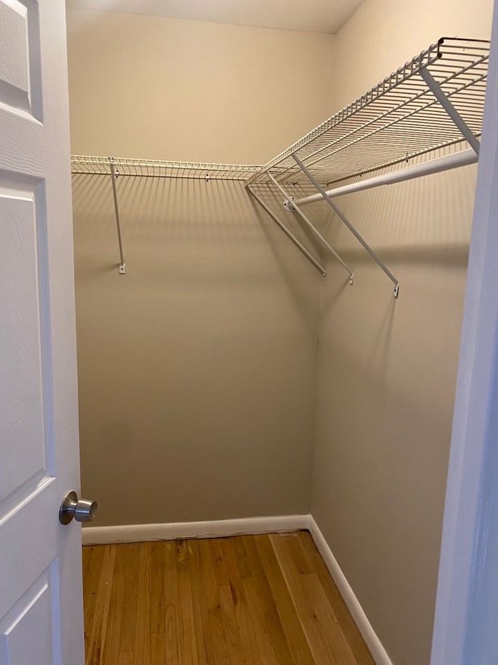 394 Queen Aliese Ln - Photo 3 of 9