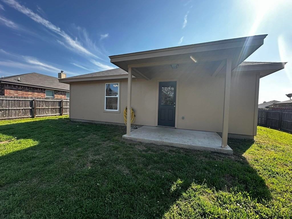 2711 Montague County Dr - Photo 2 of 19