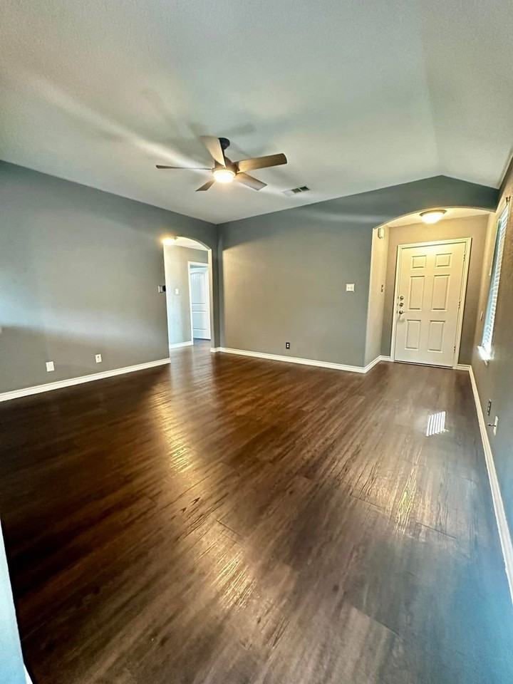 2711 Montague County Dr - Photo 4 of 19